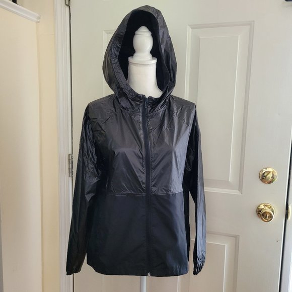 NWT Under Armour Women's Metallic Jacket Size XS - Picture 3 of 12